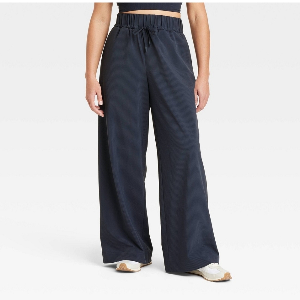 All In Motion Maybe Stripe Pull On Pants Medium Short